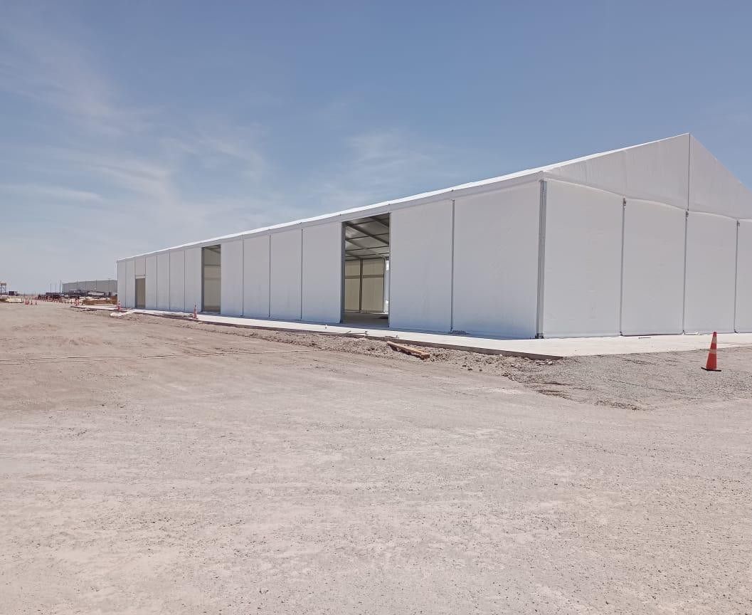Carpa industrial con muros laterales de alta resistencia