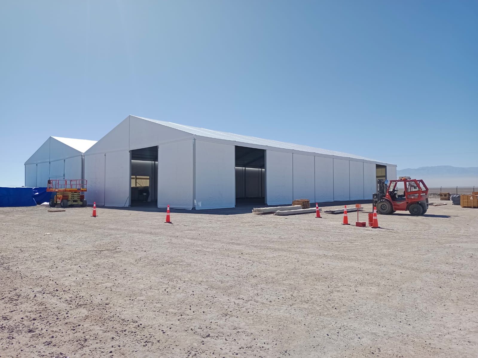 Carpas industriales de almacenaje Fulltent instaladas en faena