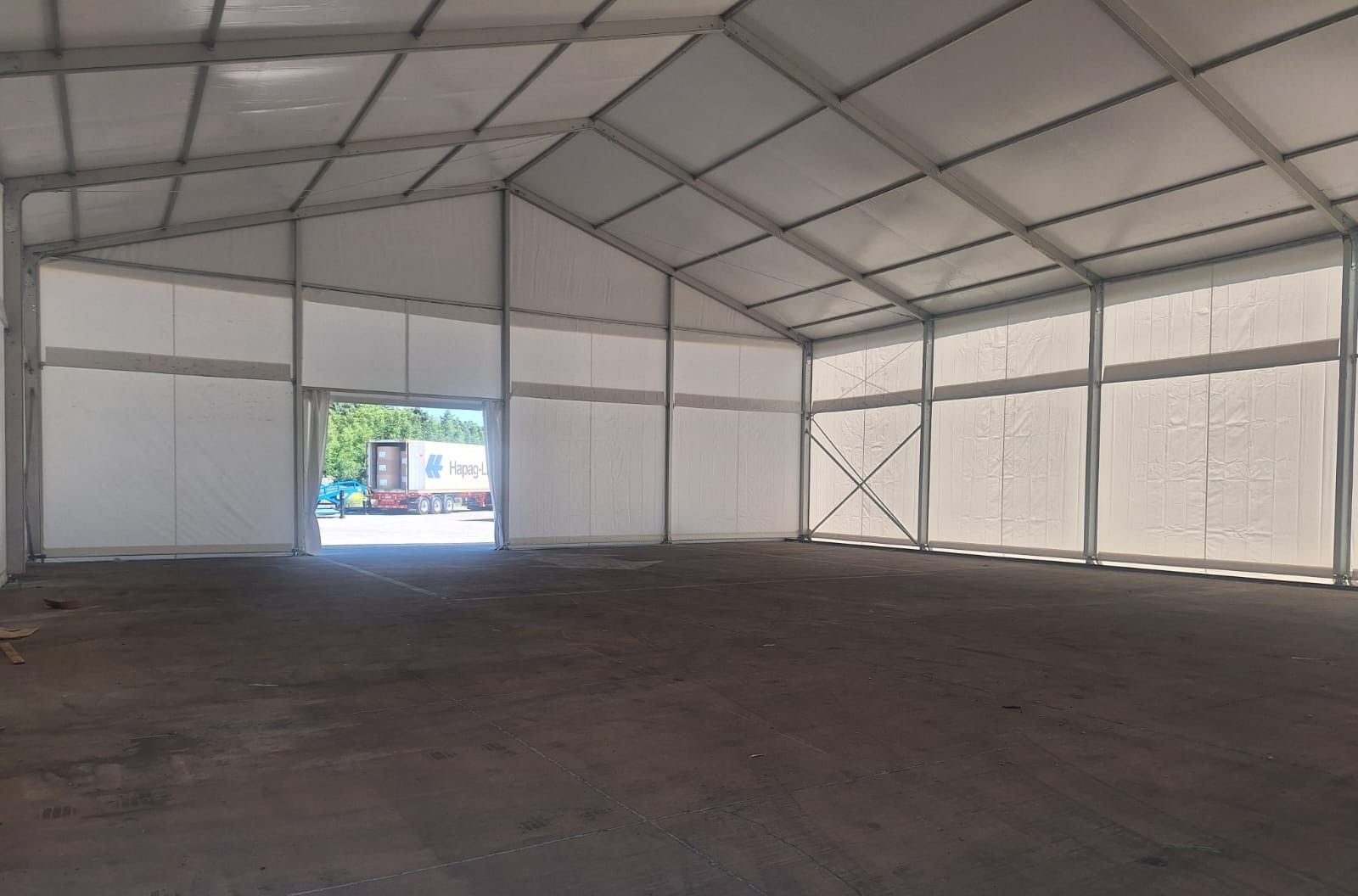Interior de carpa entregada y montada