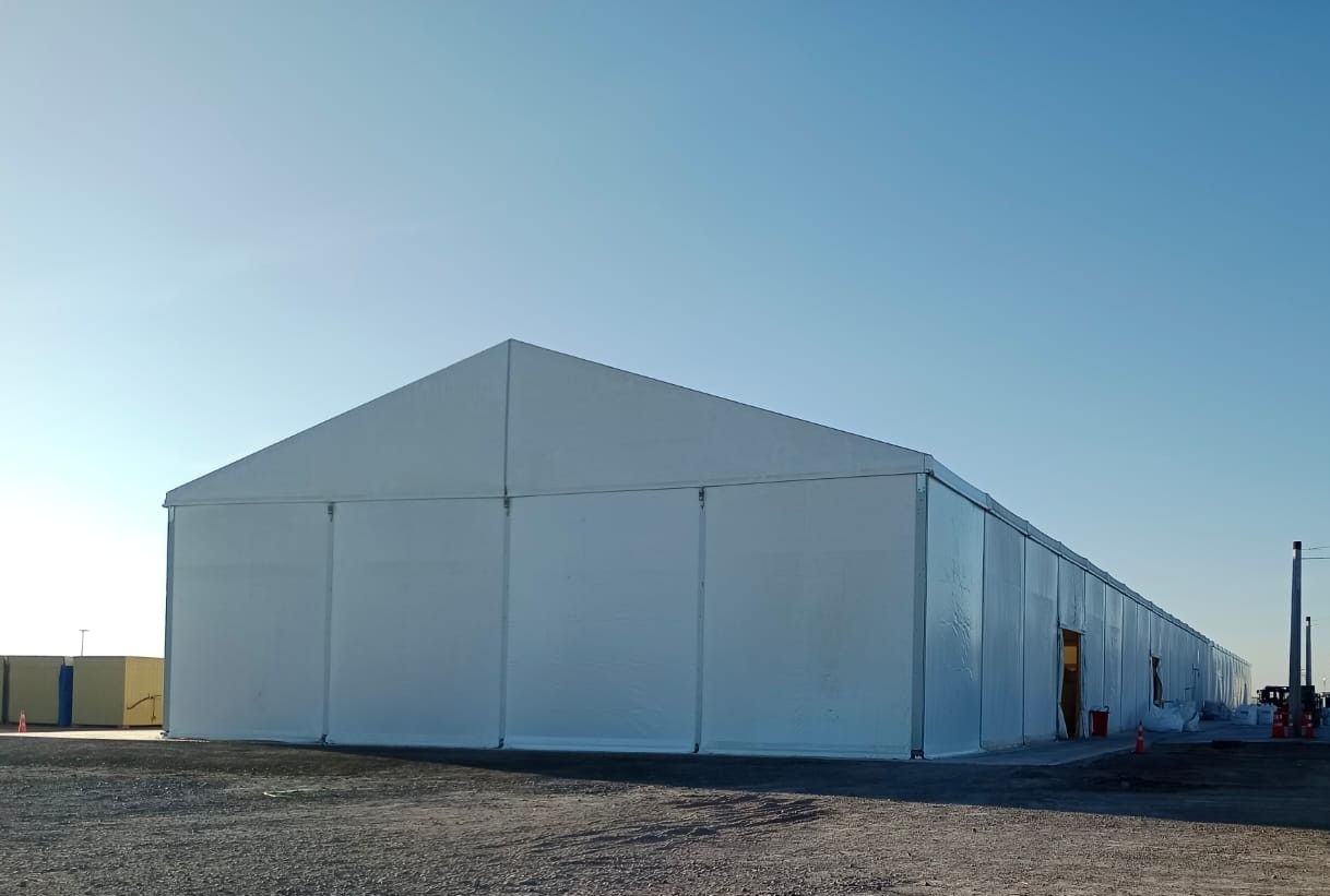 Carpa modular de almacenaje Fulltent instalada en faena
